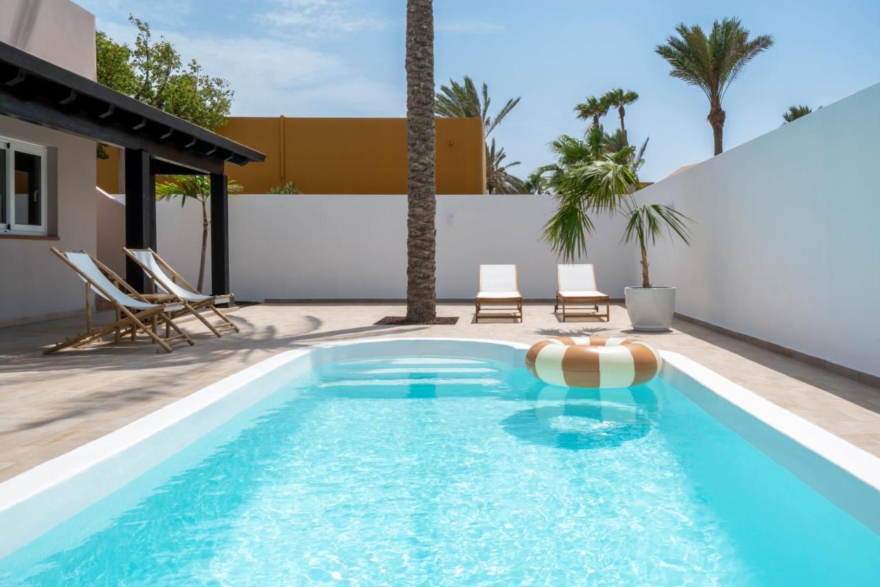 Villa Tropico - Design House With Pool In Коральео Экстерьер фото